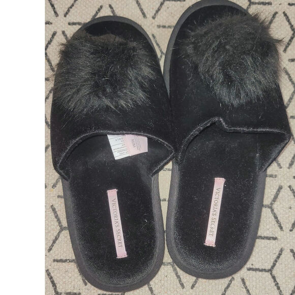 VICTORIA'S SECRET CRUSHED VELVET BLACK SLIP ON SLIPPERS with POM, SZ MEDIUM 7-9 - Picture 5 of 11
